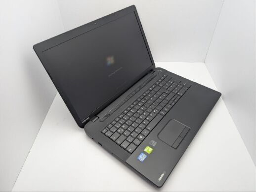 Ноутбук Toshiba Satellite C70-A / 17.3" (1600x900) TN / Intel Core i3-3120M (2 (4) ядра по 2.5 GHz) / 6 GB DDR3 / 500 GB HDD / nVidia GeForce 710M, 1 GB GDDR3, 64-bit / WebCam / DVD-ROM