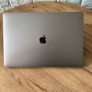 Ультрабук Б-клас Apple MacBook Pro 16 2019 A2141 / 16" (3072x1920) IPS / Intel Core i9-9980HK (8 (16) ядер по 2.4 - 5.0 GHz) / 32 GB DDR4 / 2000 GB SSD / AMD Radeon Pro 5500M, 8 GB GDDR6, 128-bit / WebCam / MacOS