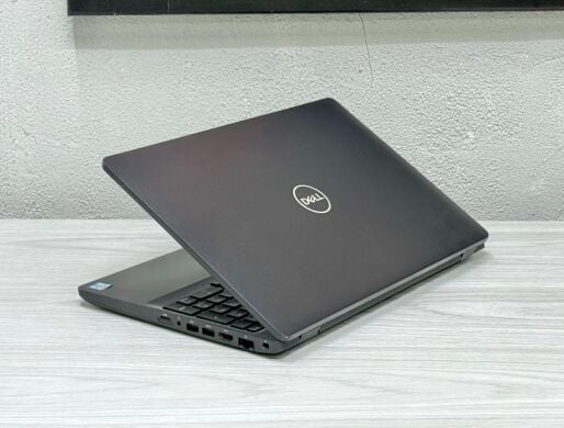Игровой ноутбук Dell Latitude 5501 / 15.6" (1920x1080) IPS / Intel Core i7-9850H (6 (12) ядра по 2.6 - 4.6 GHz) / 32 GB DDR4 / 1000 GB SSD M.2 / nVidia GeForce MX150, 2 GB GDDR5, 64-bit / WebCam / Win 10 Pro Игровой ноутбук Dell Latitude 5501 / 15.6" (1920x1080) IPS / Intel Core i7-9850H (6 (12) ядра по 2.6 - 4.6 GHz) / 32 GB DDR4 / 1000 GB SSD M.2 / nVidia GeForce MX150, 2 GB GDDR5, 64-bit / WebCam / Win 10 Pro
