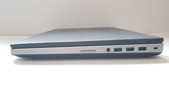 Мобильная рабочая станция Б-класс Dell Precision 7510 / 15.6" (1920x1080) IPS / Intel Core i7-6820HQ (4 (8) ядра по 2.7 - 3.6 GHz) / 16 GB DDR4 / 256 GB SSD + 500 GB HDD / nVidia Quadro M1000M, 2 GB GDDR5, 128-bit / WebCam