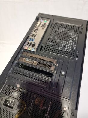 Игровой ПК Gamdias Aura GC9M Elite Tower / Intel Core i5-6500 (4 ядра по 3.2 - 3.6 GHz) / 16 GB DDR4 / 480 GB SSD / AMD Radeon RX 470, 4 GB GDDR5, 256-bit / 550W Игровой ПК Gamdias Aura GC9M Elite Tower / Intel Core i5-6500 (4 ядра по 3.2 - 3.6 GHz) / 16 GB DDR4 / 480 GB SSD / AMD Radeon RX 470, 4 GB GDDR5, 256-bit / 550W