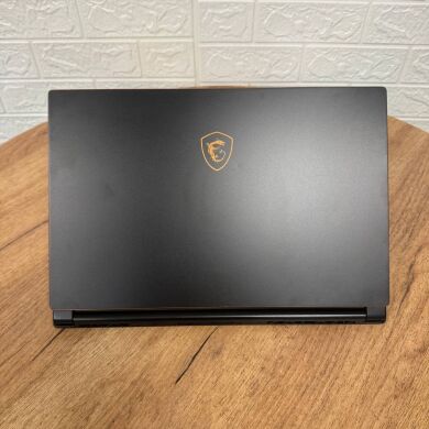 Ігровий ноутбук Б-клас MSI GS65 8RF Stealth Thin / 15.6" (1920x1080) IPS / Intel Core i7-8750H (6 (12) ядра по 2.2 - 4.1 GHz) / 32 GB DDR4 / 512 GB SSD / nVidia GeForce GTX 1070 Max-Q, 8 GB GDDR5, 256-bit / WebCam
