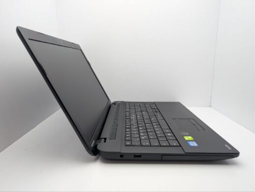Ноутбук Toshiba Satellite C70-A / 17.3" (1600x900) TN / Intel Core i3-3120M (2 (4) ядра по 2.5 GHz) / 6 GB DDR3 / 500 GB HDD / nVidia GeForce 710M, 1 GB GDDR3, 64-bit / WebCam / DVD-ROM
