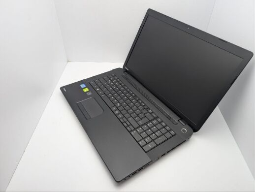 Ноутбук Toshiba Satellite C70-A / 17.3" (1600x900) TN / Intel Core i3-3120M (2 (4) ядра по 2.5 GHz) / 6 GB DDR3 / 500 GB HDD / nVidia GeForce 710M, 1 GB GDDR3, 64-bit / WebCam / DVD-ROM