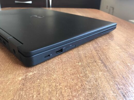 Ноутбук Dell Latitude 5591 / 15.6" (1920x1080) IPS / Intel Core i7-8850H (6 (12) ядер по 2.6 - 4.3 GHz) / 16 GB DDR4 / 256 GB SSD / Intel UHD Graphics 630 / WebCam Ноутбук Dell Latitude 5591 / 15.6" (1920x1080) IPS / Intel Core i7-8850H (6 (12) ядер по 2.6 - 4.3 GHz) / 16 GB DDR4 / 256 GB SSD / Intel UHD Graphics 630 / WebCam