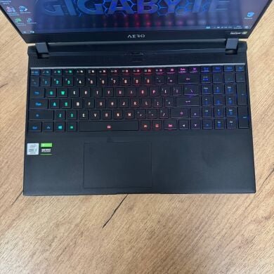 Игровой ультрабук Б-класс Gigabyte Aero 15 WB / 15.6" (1920x1080) IPS / Intel Core i7-10750H (6 (12) ядер по 2.6 - 5.0 GHz) / 16 GB DDR4 / 1000 GB SSD / nVidia GeForce RTX 2070 Max-Q, 8 GB GDDR6, 256-bit / WebCam
