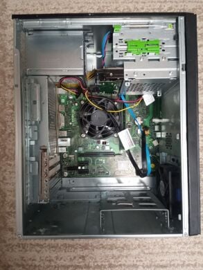 ПК Б-класс Fujitsu Esprimo P557 E85 Tower / Intel Pentium G4400 (2 ядра по 3.3 GHz) / 4 GB DDR4 / 120 GB SSD / Intel HD Graphics 510