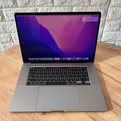 Ультрабук Б-клас Apple MacBook Pro 16 2019 A2141 / 16" (3072x1920) IPS / Intel Core i9-9980HK (8 (16) ядер по 2.4 - 5.0 GHz) / 32 GB DDR4 / 2000 GB SSD / AMD Radeon Pro 5500M, 8 GB GDDR6, 128-bit / WebCam / MacOS