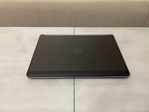 Мобільна робоча станція Dell Precision 7720 / 17.3" (1920x1080) IPS / Intel Core i7-6820HQ (4 (8) ядра по 2.7 - 3.6 GHz) / 16 GB DDR4 / 256 GB SSD + 1000 GB HDD / nVidia Quadro P3000, 6 GB GDDR5, 192-bit / WebCam