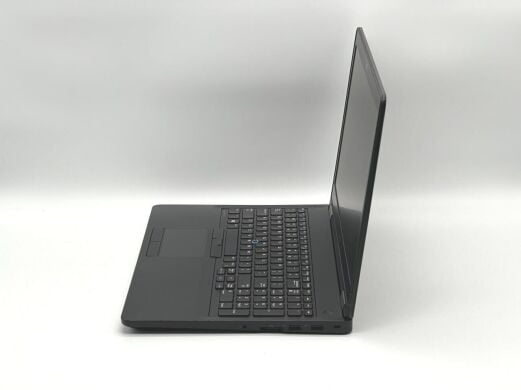 Ігровий ноутбук Dell Latitude E5570 / 15.6" (1920x1080) IPS / Intel Core i7-6600U (2 (4) ядра по 2.6 - 3.4 GHz) / 8 GB DDR4 / 120 GB SSD / AMD Radeon R7 M360, 2 GB DDR3, 64-bit / WebCam / HDMI