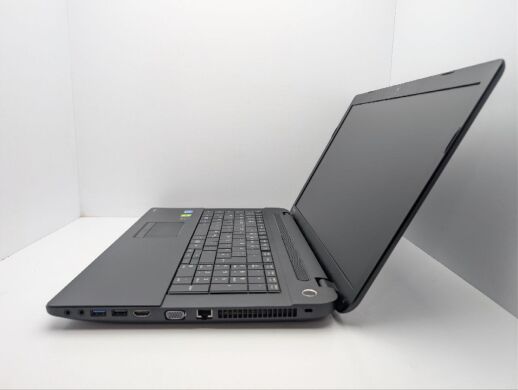 Ноутбук Toshiba Satellite C70-A / 17.3" (1600x900) TN / Intel Core i3-3120M (2 (4) ядра по 2.5 GHz) / 6 GB DDR3 / 500 GB HDD / nVidia GeForce 710M, 1 GB GDDR3, 64-bit / WebCam / DVD-ROM
