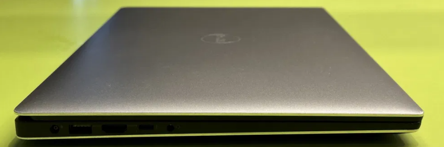 Ігровий ноутбук Dell Precision 5540 / 15.6" (1920x1080) IPS / Intel Core i9-9880H (8 (16) ядер по 2.3 - 4.8 GHz) / 32 GB DDR4 / 1000 GB SSD / nVidia Quadro T2000, 4 GB GDDR5, 128-bit / WebCam