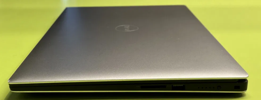 Ігровий ноутбук Dell Precision 5540 / 15.6" (1920x1080) IPS / Intel Core i9-9880H (8 (16) ядер по 2.3 - 4.8 GHz) / 32 GB DDR4 / 1000 GB SSD / nVidia Quadro T2000, 4 GB GDDR5, 128-bit / WebCam