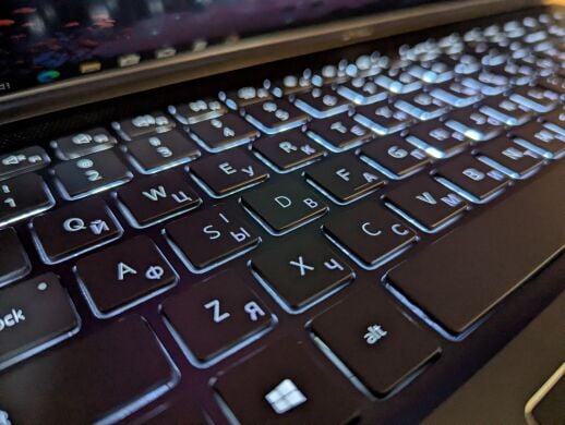 Игровой ноутбук Dell Vostro 7500 / 15.6" (1920x1080) IPS / Intel Core i7-10750H (6 (12) ядер по 2.6 - 5.0 GHz) / 16 GB DDR4 / 512 GB SSD / nVidia GeForce GTX 1650, 4 GB GDDR6, 128-bit / TouchID / WebCam / Windows 10