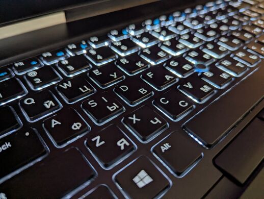 Мобільна робоча станція Dell Precision 7720 / 17.3" (1920x1080) IPS / Intel Core i7-7820HQ (4 (8) ядра по 2.9 - 3.9 GHz) / 32 GB DDR4 / 512 GB SSD / nVidia Quadro P4000, 8 GB GDDR5, 256-bit / USB Type-C / Windows 10