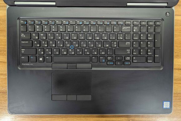 Мобільна робоча станція Dell Precision 7720 / 17.3" (1920x1080) IPS / Intel Core i7-7820HQ (4 (8) ядра по 2.9 - 3.9 GHz) / 32 GB DDR4 / 512 GB SSD / nVidia Quadro P4000, 8 GB GDDR5, 256-bit / USB Type-C / Windows 10
