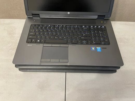Мобільна робоча станція HP ZBook 17 G2 / 17.3" (1600x900) TN / Intel Core i7-4710MQ (4 (8) ядра по 2.5 - 3.5 GHz) / 16 GB DDR3 / 512 GB SSD / nVidia Quadro K3100M, 4 GB GDDR5, 256-bit / DVD-RW / DisplayPort