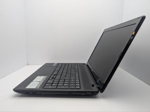 Ноутбук Acer Aspire 5742G / 15.6" (1366x768) TN / Intel Core i3-370M (2 (4) ядра по 2.4 - 2.5 GHz) / 6 GB DDR3 / 500 GB HDD / nVidia GeForce GT 420M, 1 GB GDDR3, 128-bit / WebCam / DVD-ROM