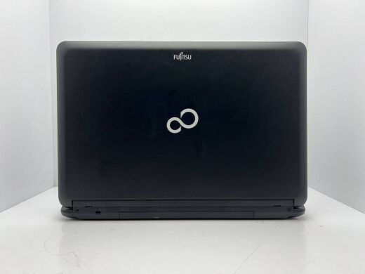 Ноутбук Fujitsu Lifebook А530 / 15" (1366x768) TN / Intel Core i3-370M (2 (4) ядра по 2.4 GHz) / 4 GB DDR3 / 500 GB HDD / Intel HD Graphics / WebCam