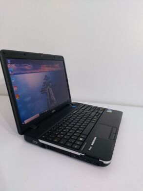 Ноутбук Fujitsu LifeBook AH512 / 15.6" (1366x768) TN / Intel Core i5-2450M (2 (4) ядра по 2.5 - 3.1 GHz) / 8 GB DDR3 / 128 GB SSD + 500 GB HDD / Intel HD Graphics 3000 / WebCam + Беспроводная мышка в подарок