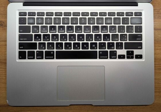 Ультрабук Б-класс Apple MacBook Air A1466 / 13.3" (1440x900) IPS / Intel Core i5-5250U (2 (4) ядра по 1.6 - 2.7 GHz) / 8 GB DDR3 / 256 GB SSD / Intel HD Graphics 6000 / WebCam / Silver Ультрабук Б-класс Apple MacBook Air A1466 / 13.3" (1440x900) IPS / Intel Core i5-5250U (2 (4) ядра по 1.6 - 2.7 GHz) / 8 GB DDR3 / 256 GB SSD / Intel HD Graphics 6000 / WebCam / Silver