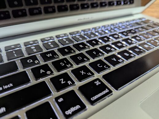 Ультрабук Б-класс Apple MacBook Air A1466 / 13.3" (1440x900) IPS / Intel Core i5-5250U (2 (4) ядра по 1.6 - 2.7 GHz) / 8 GB DDR3 / 256 GB SSD / Intel HD Graphics 6000 / WebCam / Silver Ультрабук Б-класс Apple MacBook Air A1466 / 13.3" (1440x900) IPS / Intel Core i5-5250U (2 (4) ядра по 1.6 - 2.7 GHz) / 8 GB DDR3 / 256 GB SSD / Intel HD Graphics 6000 / WebCam / Silver