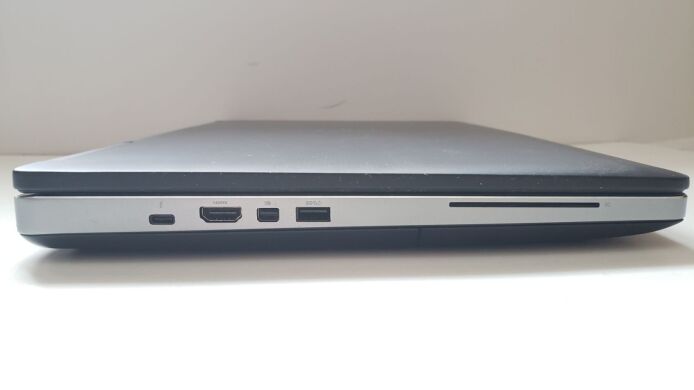 Мобильная рабочая станция Dell Precision 7510 / 15.6" (1920x1080) IPS Touch / Intel Core i7-6820HQ (4 (8) ядра по 2.7 - 3.6 GHz) / 16 GB DDR4 / 256 GB SSD M.2 + 500 GB HDD / AMD FirePro W5170M, 2 GB GDDR5, 128-bit / WebCam