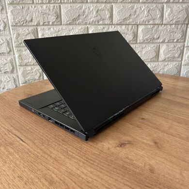 Игровой ноутбук Б-класс MSI Creator 15 A11UE / 15.6" (3840x2160) OLED / Intel Core i7-11800H (8 (16) ядер по 2.3 - 4.6 GHz) / 16 GB DDR4 / 1000 GB SSD / nVidia GeForce RTX 3060, 6 GB GDDR6, 192-bit / WebCam