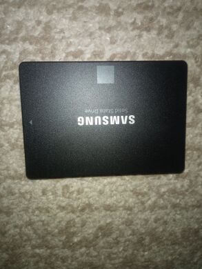 Твердотільний накопичувач SSD Samsung 860 Evo / 2.5" / 500 GB / SATA III
