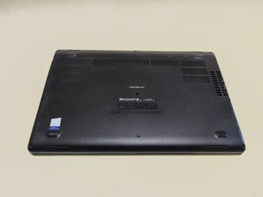 Ультрабук Б-клас Dell Latitude 5501 / 15.6" (1920x1080) IPS / Intel Core i5-9400H (4 (8) ядра по 2.5 - 4.3 GHz) / 16 GB DDR4 / 512 GB SSD / nVidia GeForce MX150, 2 GB GDDR5, 64-bit / WebCam