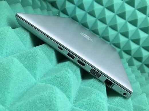 Ультрабук Б-клас HP ProBook 430 G5 / 13.3" (1366x768) TN / Intel Core i5-8250U (4 (8) ядра по 1.6 - 3.4 GHz) / 8 GB DDR4 / 128 GB SSD + 500 GB HDD / Intel UHD Graphics 620 / WebCam / Fingerprint / USB 3.1 / HDMI