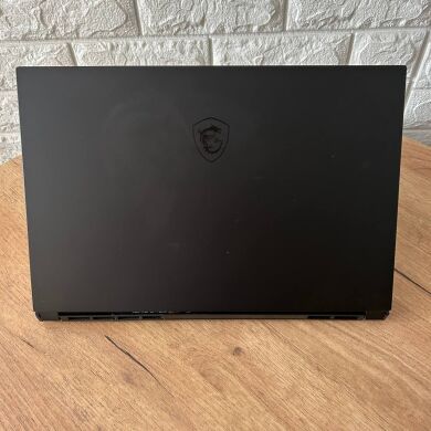 Игровой ноутбук Б-класс MSI Creator 15 A11UE / 15.6" (3840x2160) OLED / Intel Core i7-11800H (8 (16) ядер по 2.3 - 4.6 GHz) / 16 GB DDR4 / 1000 GB SSD / nVidia GeForce RTX 3060, 6 GB GDDR6, 192-bit / WebCam