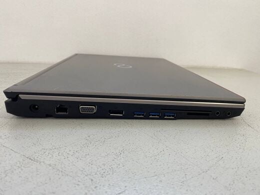 Мобільна робоча станція Fujitsu Celsius H730 / 15.6" (1920x1080) IPS / Intel Core i7-4800MQ (4 (8) ядра по 2.7 - 3.7 GHz) / 32 GB DDR3 / 256 GB SSD / nVidia Quadro K1100M, 2 GB GDDR5, 128-bit / WebCam / DVD-ROM