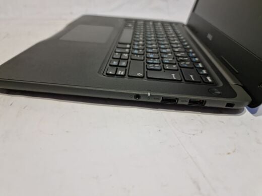 Ультрабук Dell Latitude E3380 / 13.3" (1366x768) TN / Intel Core i3-6006U (2 (4) ядра по 2.0 GHz) / 8 GB DDR4 / 128 GB SSD / Intel HD Graphics 520 / WebCam