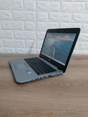 Нетбук HP EliteBook 820 G3 / 12.5" (1920x1080) IPS Touch / Intel Core i5-6300U (2 (4) ядра по 2.4 - 3.0 GHz) / 8 GB DDR4 / 256 GB SSD / Intel HD Graphics 520 / WebCam