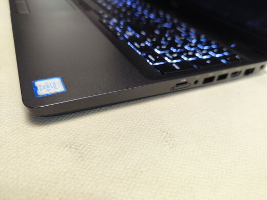 Ультрабук Б-клас Dell Latitude 5501 / 15.6" (1920x1080) IPS / Intel Core i5-9400H (4 (8) ядра по 2.5 - 4.3 GHz) / 16 GB DDR4 / 512 GB SSD / nVidia GeForce MX150, 2 GB GDDR5, 64-bit / WebCam