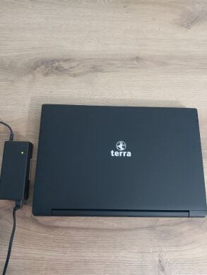 Ноутбук Terra Mobile 1543 / 15.6" (1920x1080) TN / Intel Core i5-9500T (6 ядер по 2.2 - 3.7 GHz) / 16 GB DDR4 / 240 GB SSD + 320 GB HDD / Intel UHD Graphics 630 / WebCam / DVD-ROM