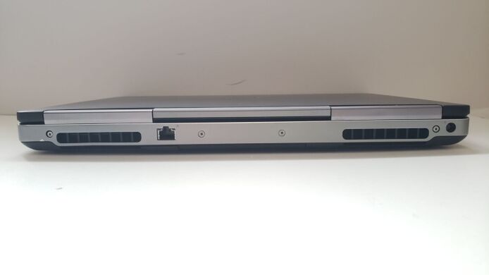 Мобильная рабочая станция Dell Precision 7510 / 15.6" (1920x1080) IPS Touch / Intel Core i7-6820HQ (4 (8) ядра по 2.7 - 3.6 GHz) / 16 GB DDR4 / 256 GB SSD M.2 + 500 GB HDD / AMD FirePro W5170M, 2 GB GDDR5, 128-bit / WebCam