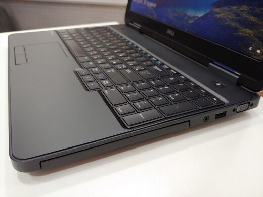 Игровой ноутбук Dell Latitude E5540 / 15.6" (1366x768) TN LED / Intel Core i5-4310U (2 (4) ядра по 2.0 - 3.0 GHz) / 8 GB DDR3 / 500 GB HDD / nVidia GeFroce GT 720M 2 GB / WebCam / DVD-RW