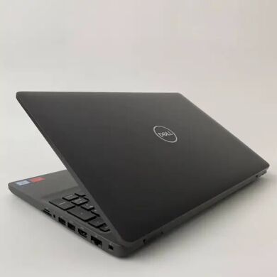 Ігровий ноутбук Б-клас Dell Precision 3540 / 15.6" (1920x1080) IPS / Intel Core i7-8565U (4 (8) ядра по 1.8 - 4.6 GHz) / 16 GB DDR4 / 500 GB SSD / AMD Radeon Pro WX 2100, 2 GB GDDR5, 64-bit / WebCam / Fingerprint + Бездротова мишка