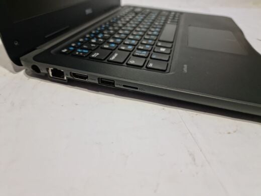 Ультрабук Dell Latitude E3380 / 13.3" (1366x768) TN / Intel Core i3-6006U (2 (4) ядра по 2.0 GHz) / 8 GB DDR4 / 128 GB SSD / Intel HD Graphics 520 / WebCam