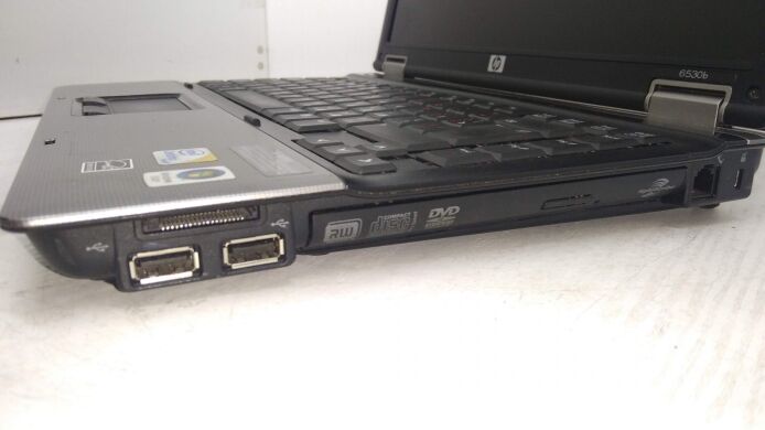 Ноутбук Б-класс HP Compaq 6530b / 14.1" (1440x900) TN / Intel Core 2 Duo P8600 (2 ядра по 2.4 GHz) / 4 GB DDR2 / 160 GB HDD / Intel GMA 4500MHD Graphics / WebCam / DVD-RW / FingerPrint / Без АКБ