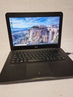 Ультрабук Dell Latitude E3380 / 13.3" (1366x768) TN / Intel Core i3-6006U (2 (4) ядра по 2.0 GHz) / 8 GB DDR4 / 128 GB SSD / Intel HD Graphics 520 / WebCam