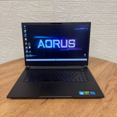 Ігровий ноутбук Gigabyte Aorus 15 BMF / 15.6" (1920x1080) IPS / Intel Core i5-13500H (12 (16) ядер по 3.5 - 4.7 GHz) / 16 GB DDR4 / 512 GB SSD / nVidia GeForce RTX 4050, 6 GB GDDR6, 96-bit / WebCam