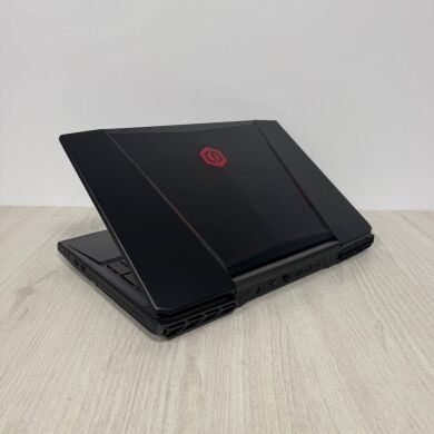 Игровой ноутбук Б-класс CyberPower Tracer NFSV1511 / 15.6" (1920x1080) IPS / Intel Core i7-6700HQ (4 (8) ядра по 2.6 GHz - 3.5 GHz) / 16 GB DDR4 / 500 GB SSD / nVidia GeForce GTX 965M, 4 GB GDDR5, 128-bit / WebCam