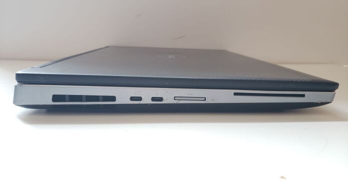 Мобільна робоча станція Dell Precision 7530 / 15.6" (1920x1080) IPS / Intel Xeon E-2176M (6 (12) ядер по 2.7 - 4.4 GHz) / 32 GB DDR4 / 256 GB SSD M.2 + 512 GB SSD M.2 / AMD Radeon Pro WX 4150, 4 GB GDDR5, 128-bit / WebCam Мобільна робоча станція Dell Precision 7530 / 15.6" (1920x1080) IPS / Intel Xeon E-2176M (6 (12) ядер по 2.7 - 4.4 GHz) / 32 GB DDR4 / 256 GB SSD M.2 + 512 GB SSD M.2 / AMD Radeon Pro WX 4150, 4 GB GDDR5, 128-bit / WebCam