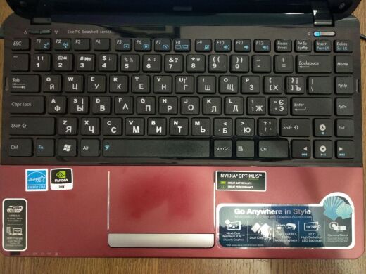 Нетбук Asus Eee PC 1215N / 12.1" (1366x768) TN / Intel Atom D525 (2 (4) ядра по 1.8 GHz) / 2 GB DDR3 / 250 GB HDD / nVidia ION 2, 512 MB DDR3, 64-bit / WebCam / HDMI / АКБ не тримає