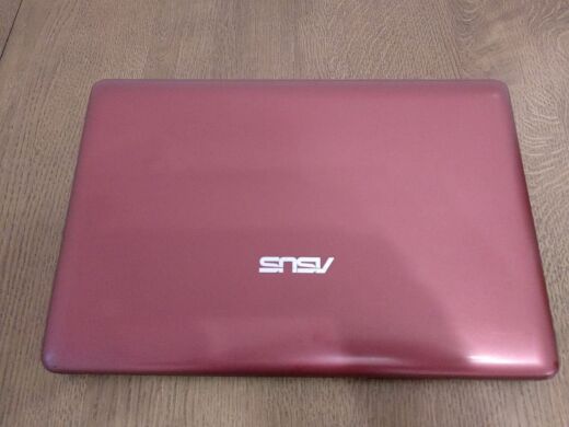 Нетбук Asus Eee PC 1215N / 12.1" (1366x768) TN / Intel Atom D525 (2 (4) ядра по 1.8 GHz) / 2 GB DDR3 / 250 GB HDD / nVidia ION 2, 512 MB DDR3, 64-bit / WebCam / HDMI / АКБ не тримає