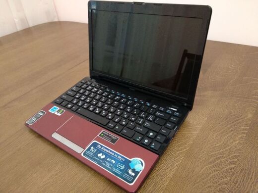 Нетбук Asus Eee PC 1215N / 12.1" (1366x768) TN / Intel Atom D525 (2 (4) ядра по 1.8 GHz) / 2 GB DDR3 / 250 GB HDD / nVidia ION 2, 512 MB DDR3, 64-bit / WebCam / HDMI / АКБ не тримає