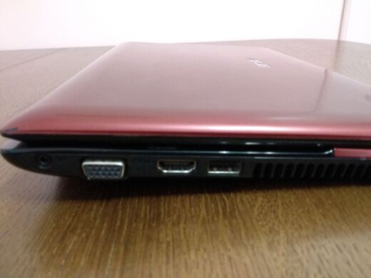 Нетбук Asus Eee PC 1215N / 12.1" (1366x768) TN / Intel Atom D525 (2 (4) ядра по 1.8 GHz) / 2 GB DDR3 / 250 GB HDD / nVidia ION 2, 512 MB DDR3, 64-bit / WebCam / HDMI / АКБ не тримає
